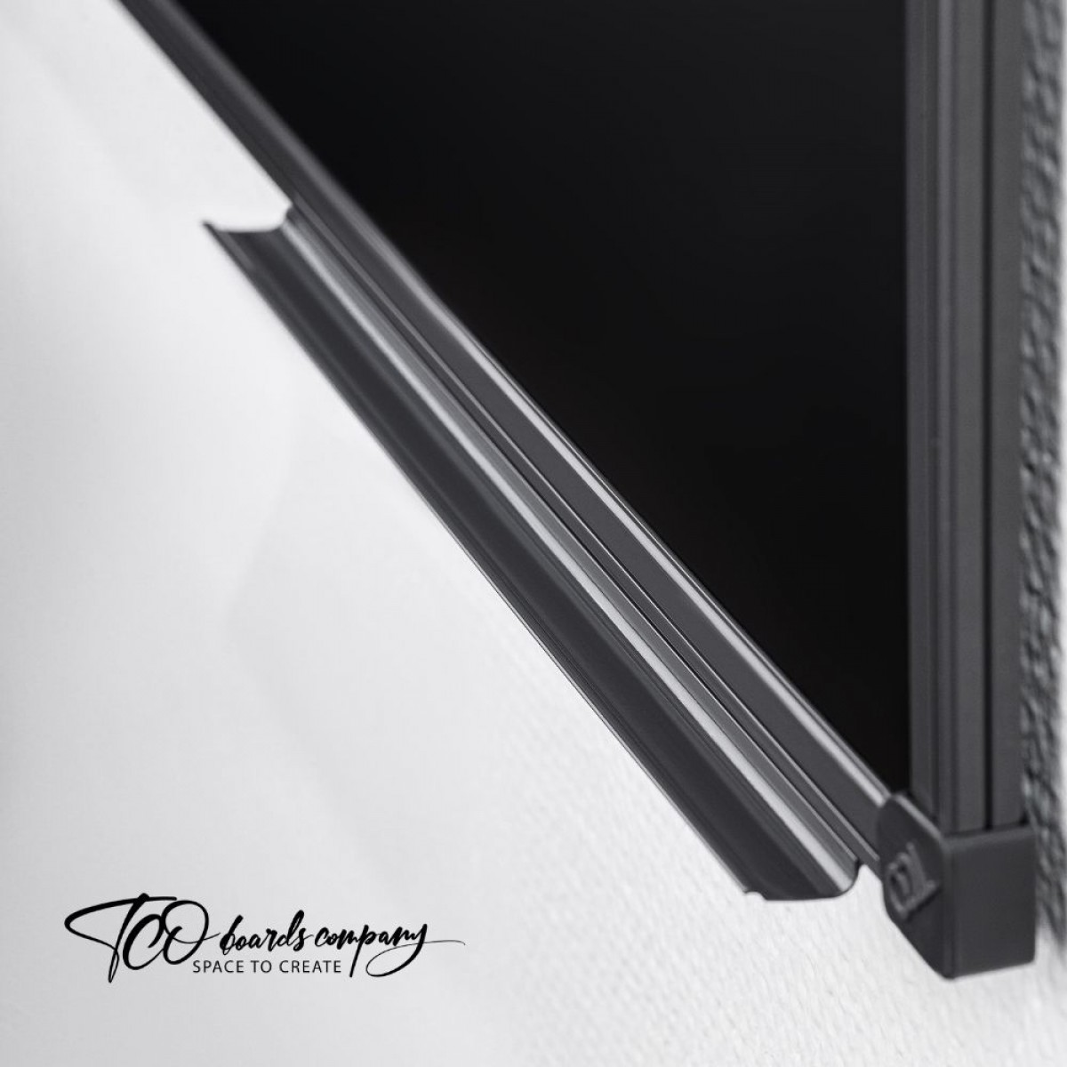Грифельна дошка для крейди 750х1000 мм у темно-сірому профілі "Стандарт"